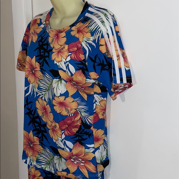 Two- Piece Short Set - Picture 3 of 9